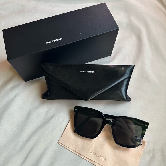 GENTLE MONSTER LOCELL.S Black sunglasses - Picture 1 of 5